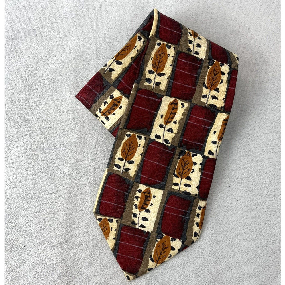 Ermenegildo Zegna Mens Tie Leaf Print Red Silk Necktie 58x3.75 Career Preppy
